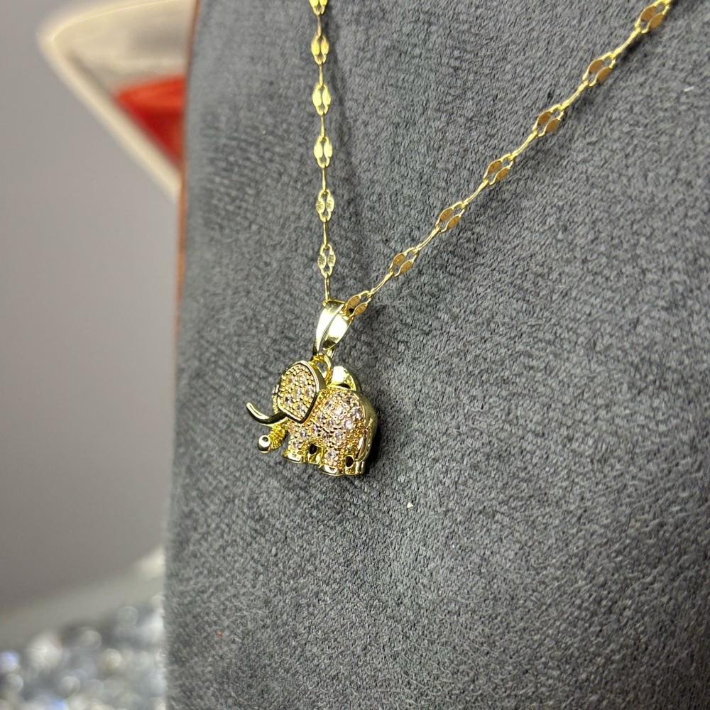 Elephant gold toned Pendant Necklace NIP - Picture 6 of 8